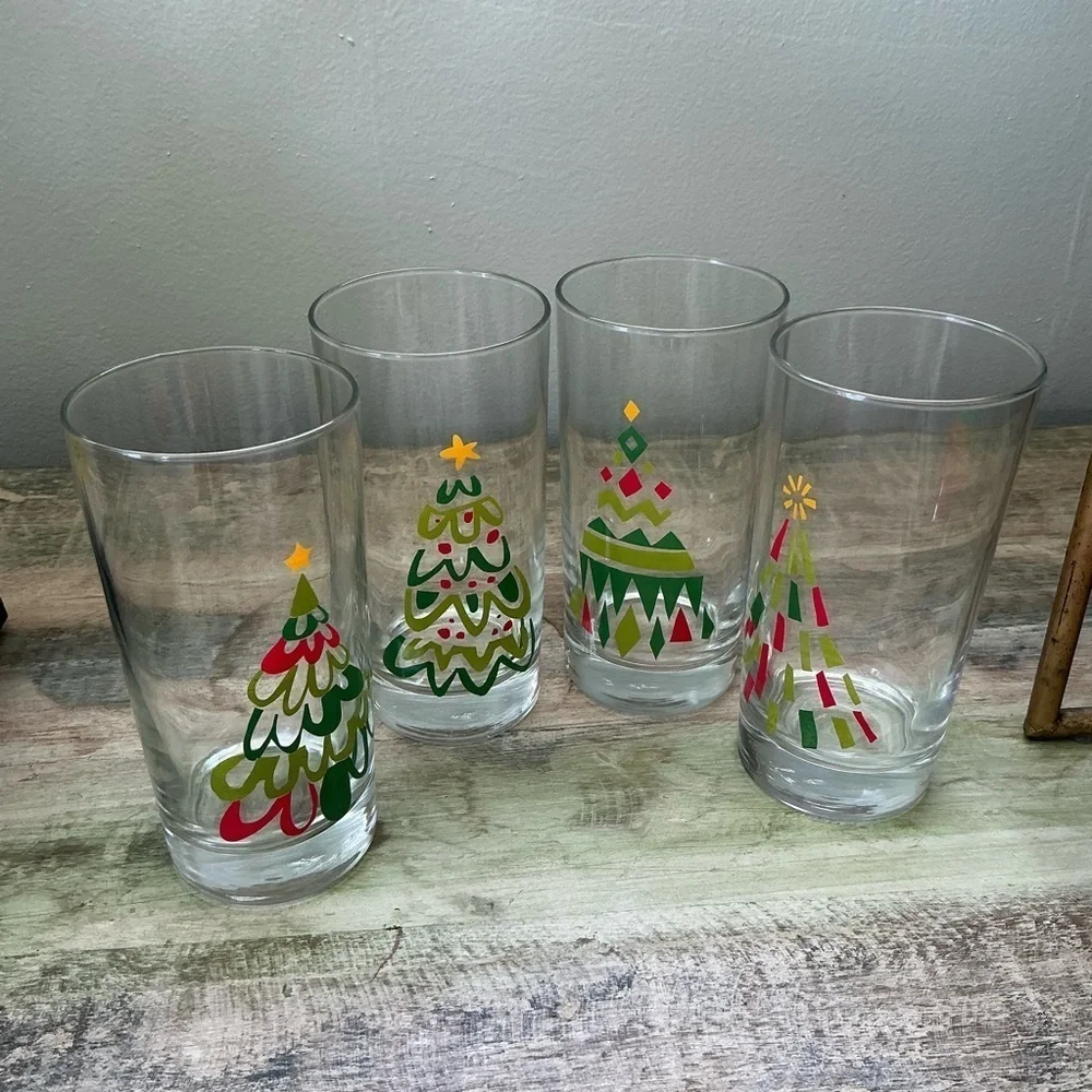Crate&Barrel set four